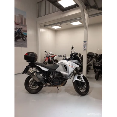 KTM 1290 SUPER kuva